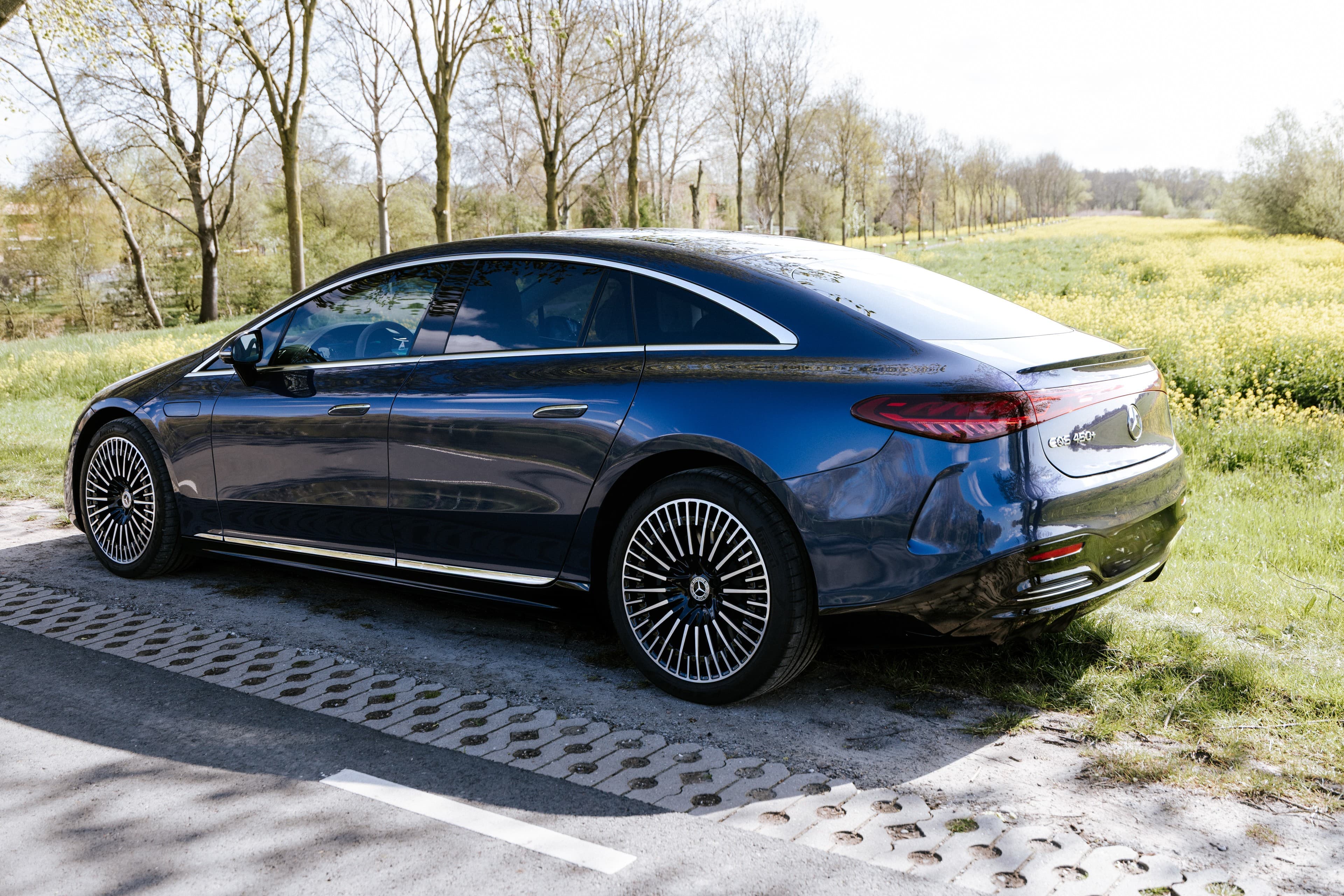 Luxe Mercedes EQS - View 1