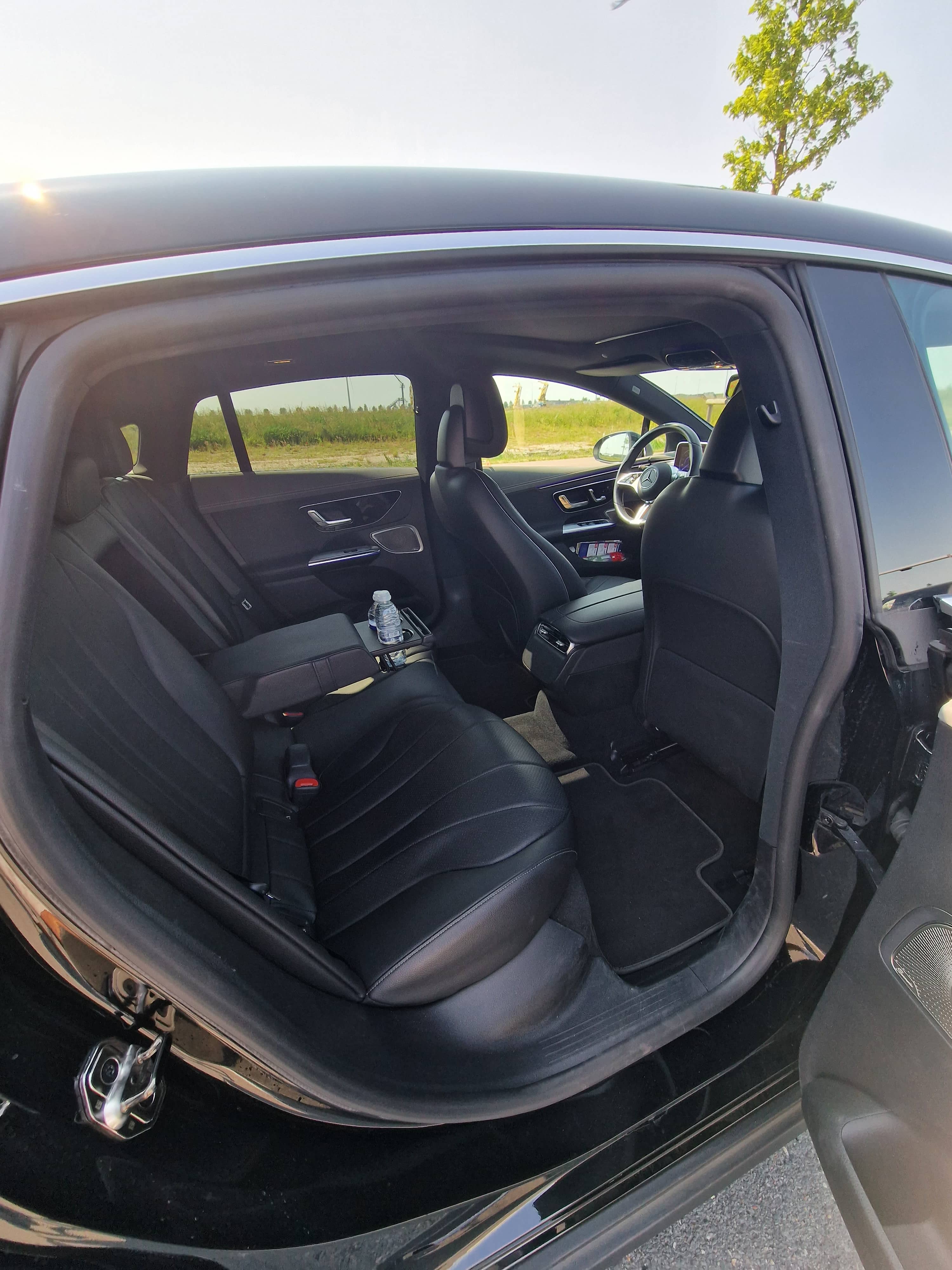 Mercedes EQE - View 3