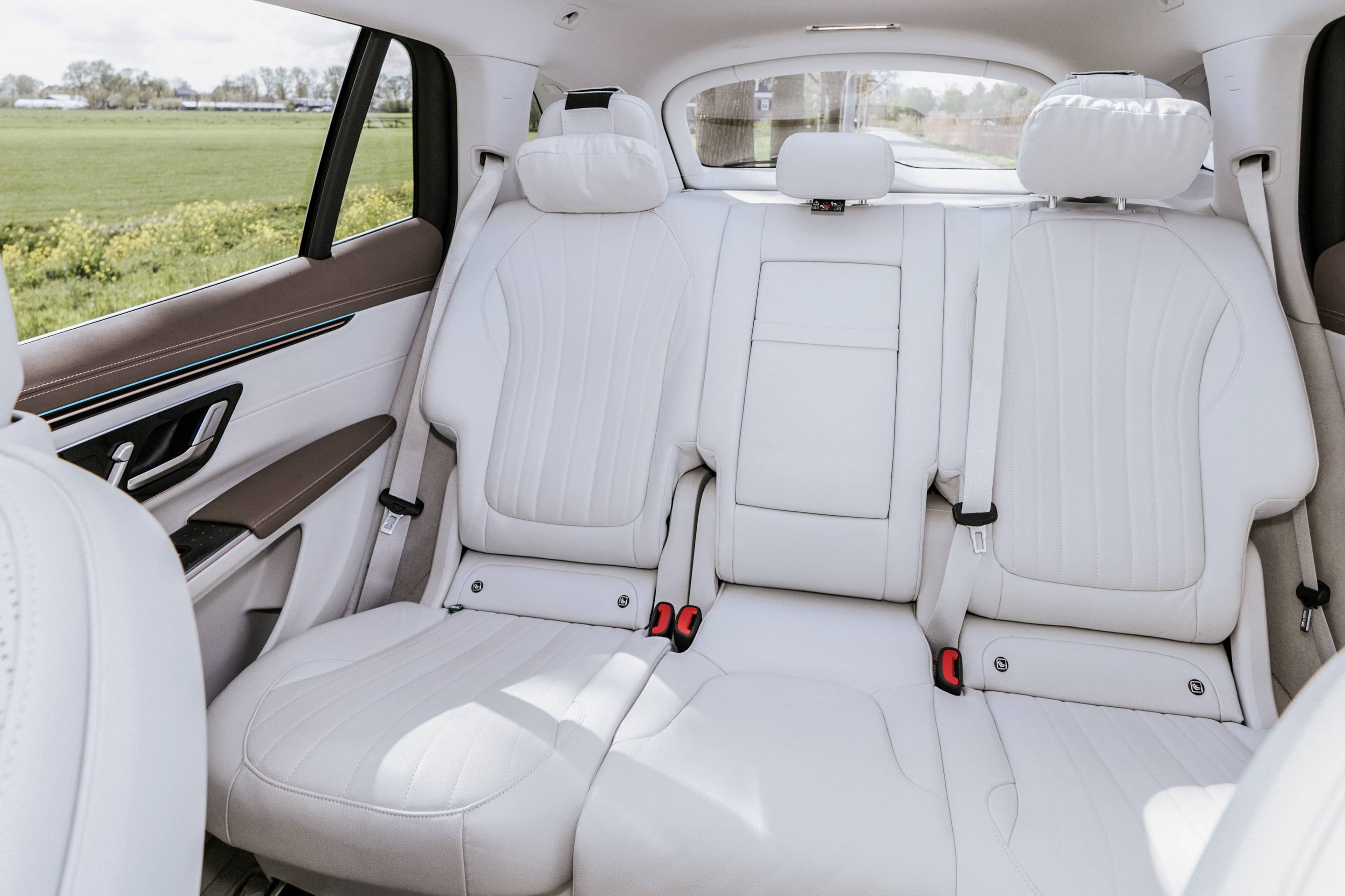 Mercedes EQS SUV - View 2