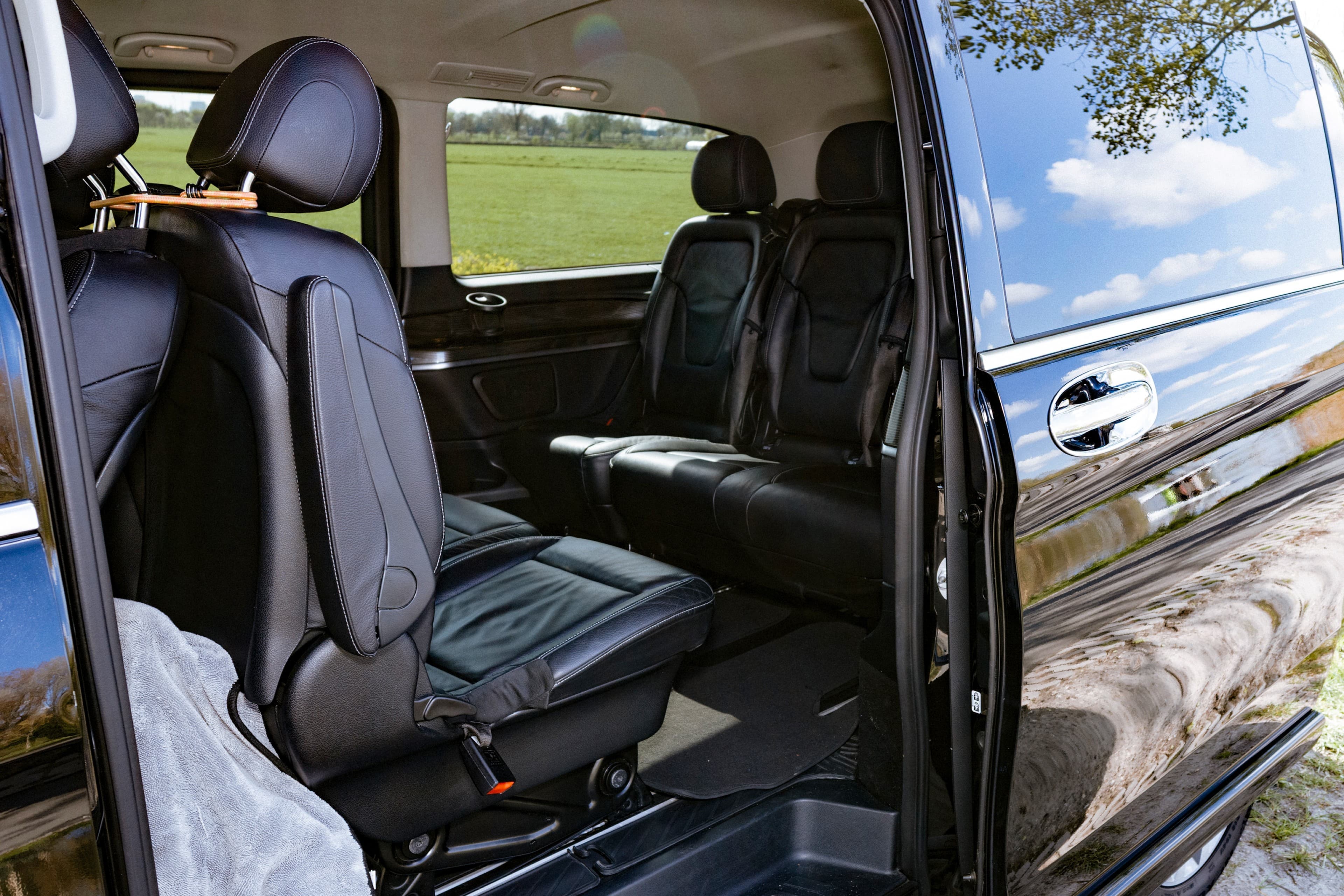 Mercedes EQV - View 2