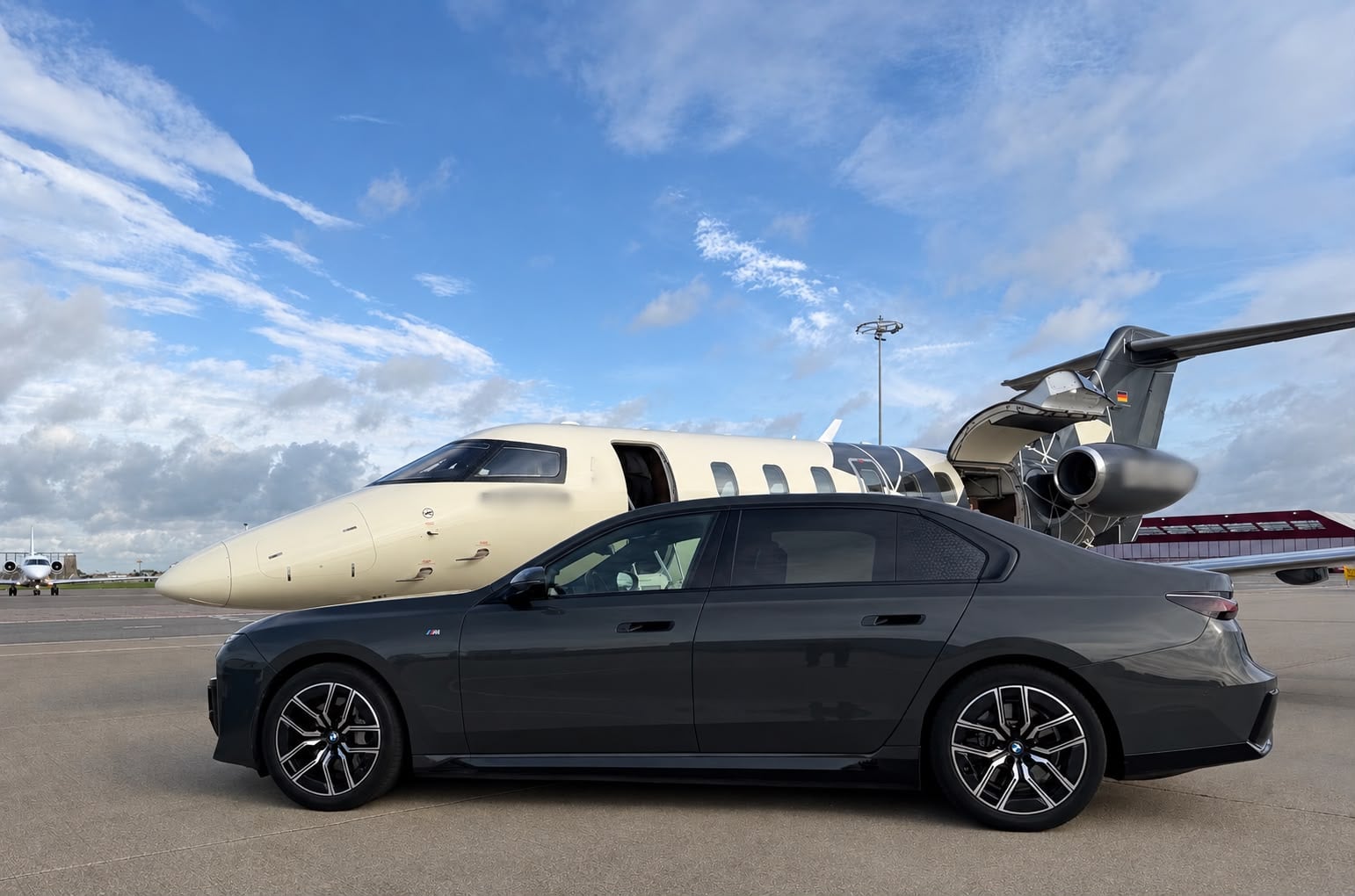 Deluxe Taxi Holland - BMW i7 Directievervoer en Private Jet Transfer